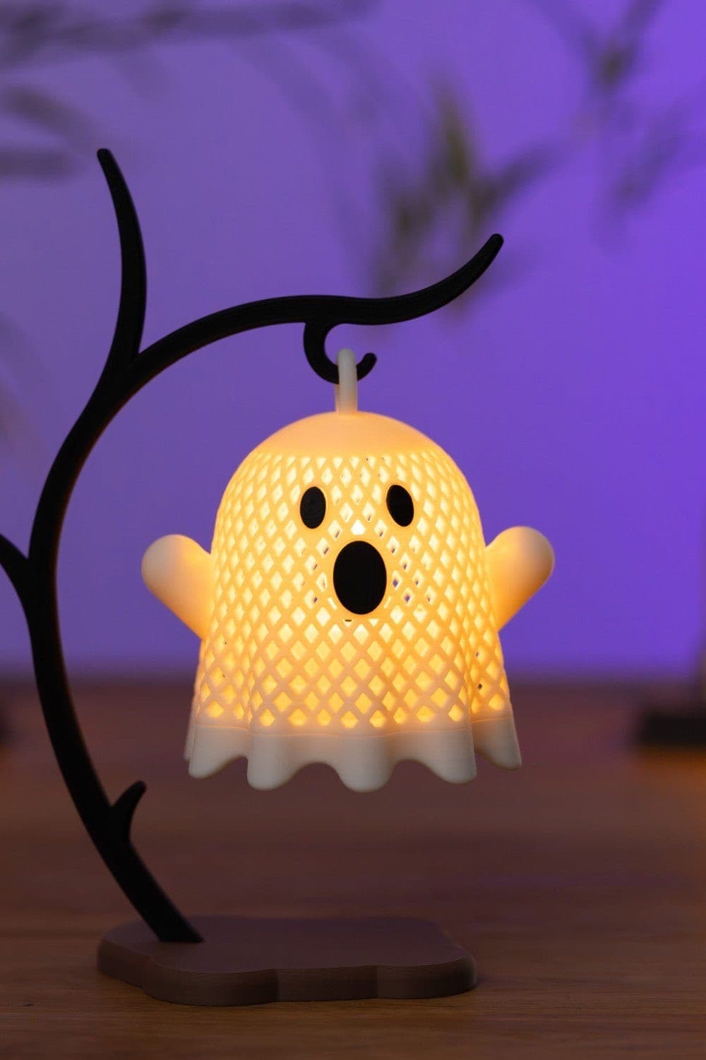 Mini-Geist am Ast